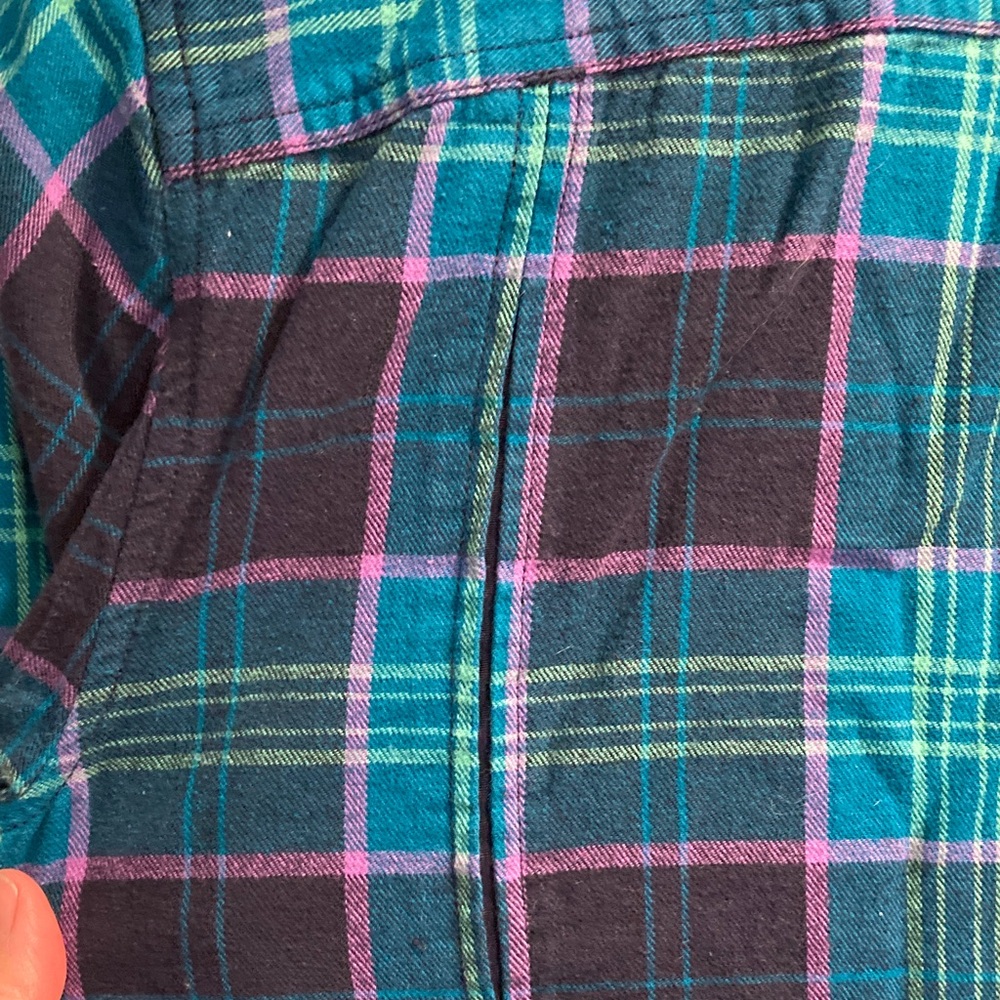 Duluth Trading Co Free Swinging Flannel - Picture 5 of 7